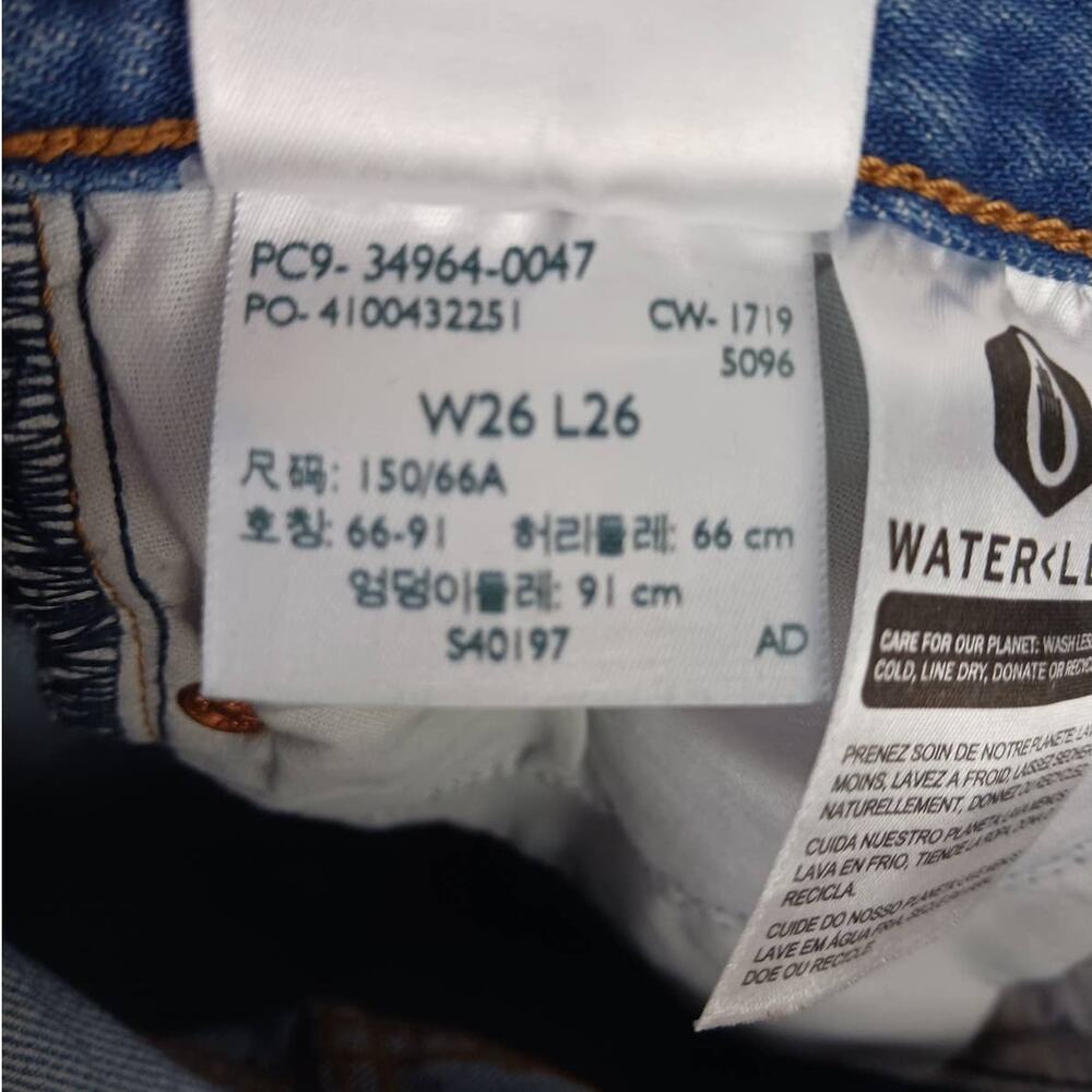 Levi's SZ 26 Premium Wedgie Straight  Distressed Knee Frayed Hem Denim - Picture 7 of 8